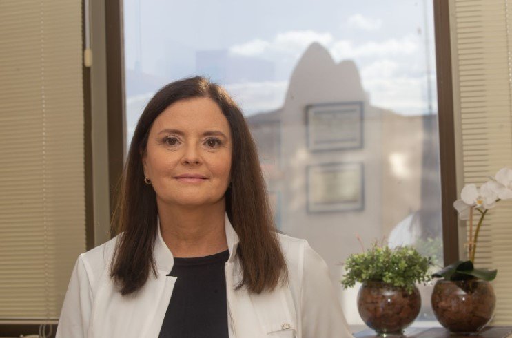 Dra. Lucia de Oliveira – Coloproctologista
