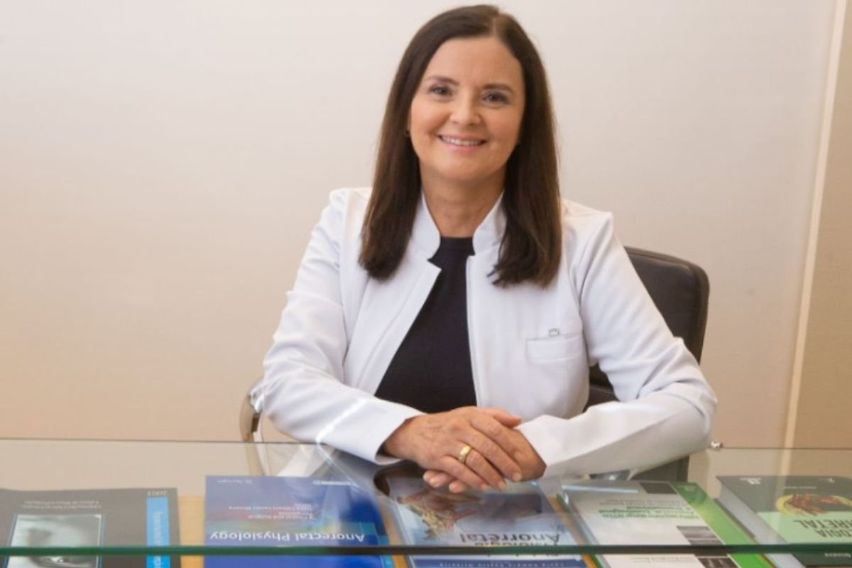 Dra. Lucia de Oliveira – Coloproctologista